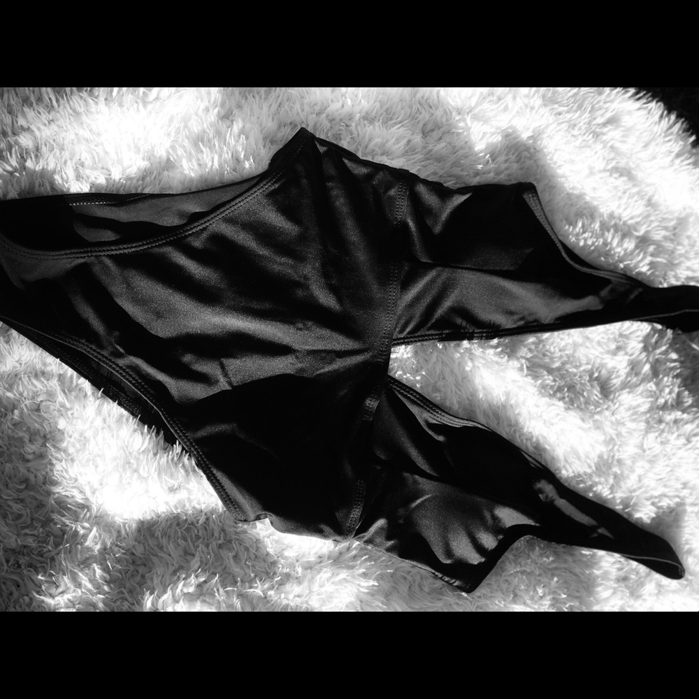 Bathing suits - Picture 3 of 4